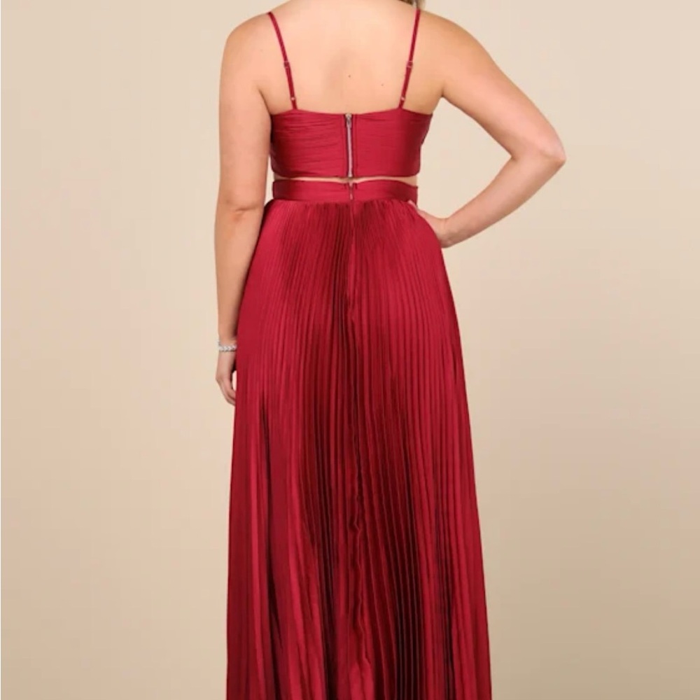 NWT Lulu’s-Pleated Cutout Maxi Dress-Got the Glam-Wine Red - Picture 3 of 8